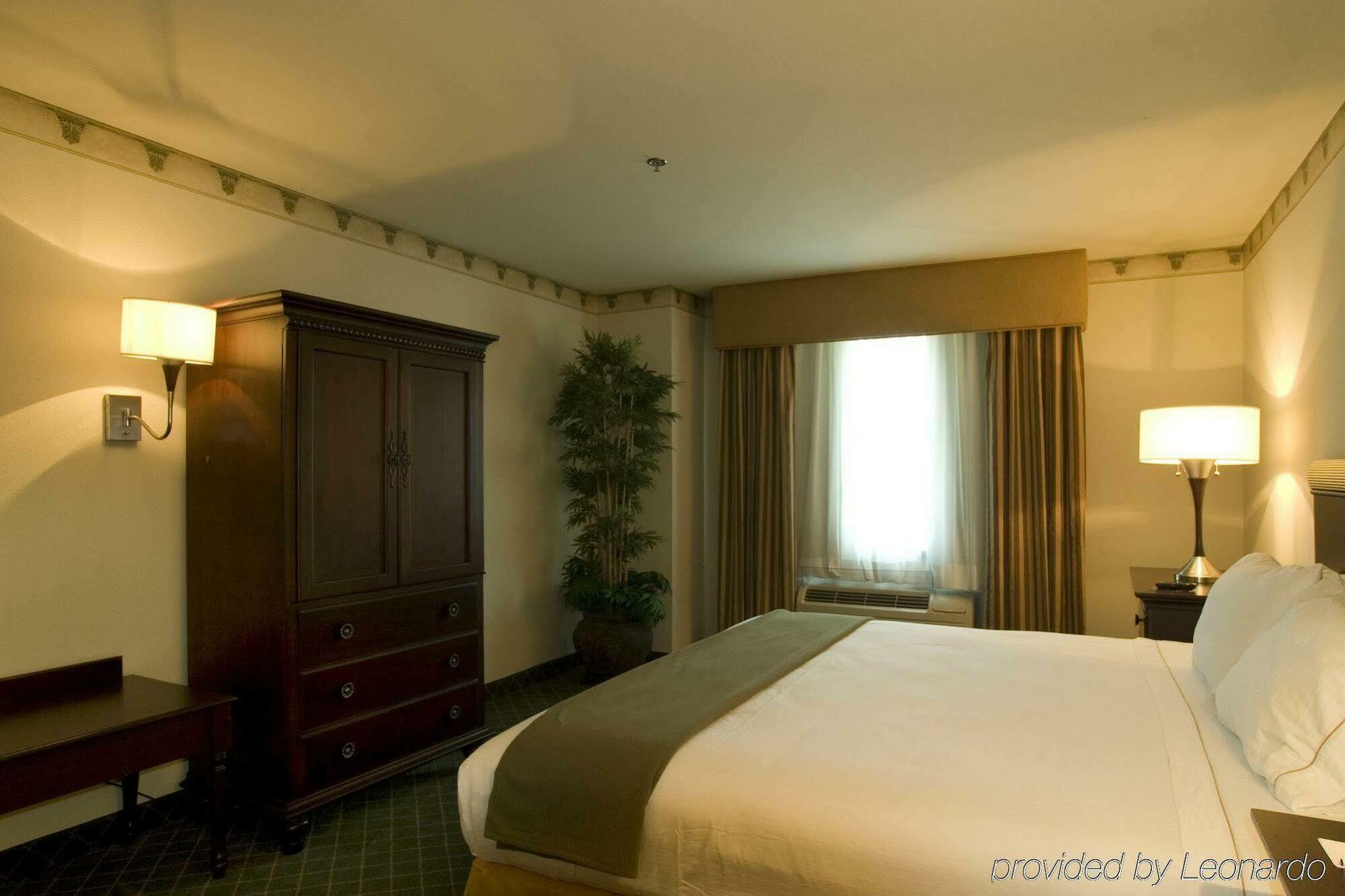 Holiday Inn Express & Suites - Pharr By Ihg Exterior foto