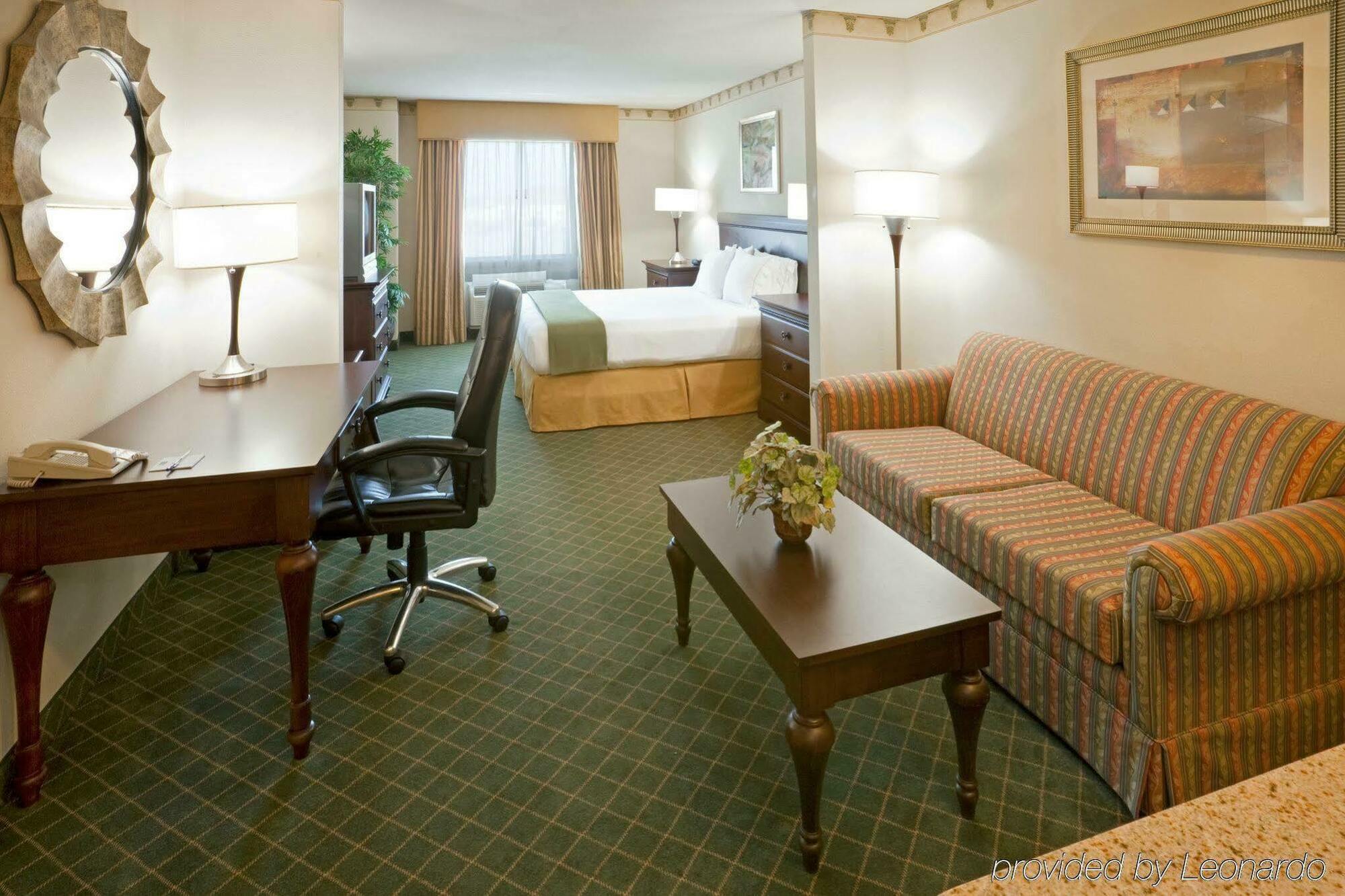Holiday Inn Express & Suites - Pharr By Ihg Exterior foto